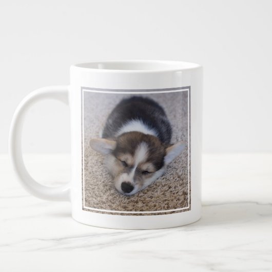 Kutest Baby Animals | Corgi Puppy op Shag Rug Grote Koffiekop (Links)