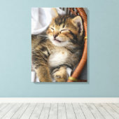 Kutest Baby Animals | Cute Tabby Cat Slaping Canvas Afdruk (Insitu (Houten vloer))