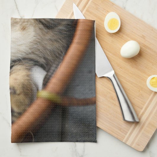 Kutest Baby Animals | Cute Tabby Cat Slaping Theedoek (Quarter Fold)