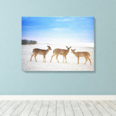 Kutest Baby Animals | Deer bij de strand Canvas Afdruk (Insitu (Houten vloer))