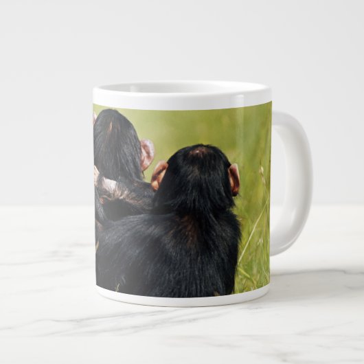 Kutest Baby Animals | Drie Chimpansees Hugging Grote Koffiekop (Voorkant rechts)