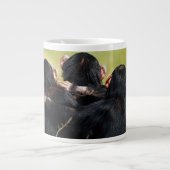 Kutest Baby Animals | Drie Chimpansees Hugging Grote Koffiekop (Voorkant)