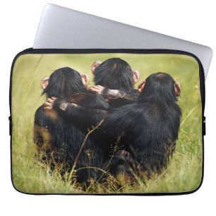 Kutest Baby Animals Drie Chimpansees Hugging Laptop Sleeve