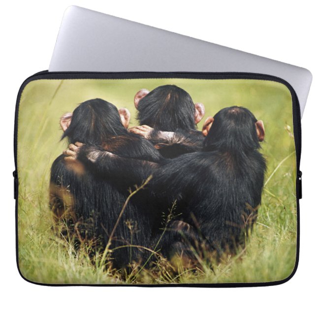 Kutest Baby Animals | Drie Chimpansees Hugging Laptop Sleeve (Voorkant)