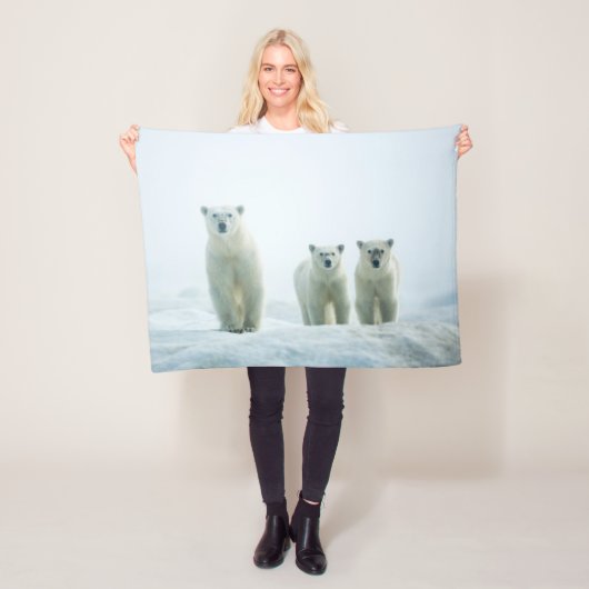 Kutest Baby Animals | Drie jonge Polar-Beren Fleece Deken (In situ)