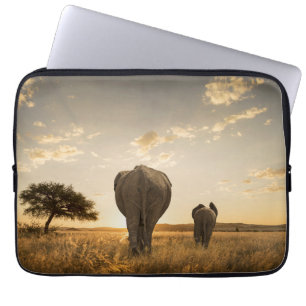 Kutest Baby Animals   Elephant Calf en moeder Laptop Sleeve