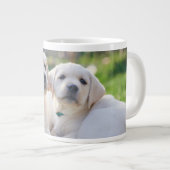 Kutest Baby Animals | Gele labrador Retrievers Grote Koffiekop (Voorkant rechts)