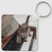 Kutest Baby Animals | Keuten op Piano Sleutelhanger (Achterkant)