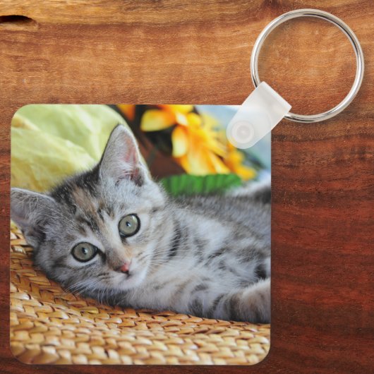 Kutest Baby Animals | Kitten Lounging Sleutelhanger (Achterkant)