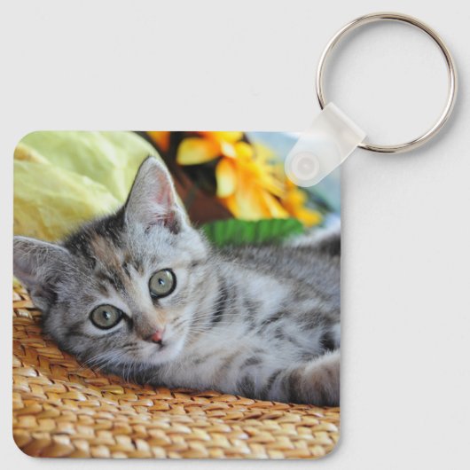 Kutest Baby Animals | Kitten Lounging Sleutelhanger (Achterkant)