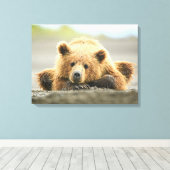 Kutest Baby Animals | Kustbruine Beer Cub Canvas Afdruk (Insitu (Houten vloer))