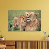 Kutest Baby Animals | Lion Cub en moeder Canvas Afdruk (Insitu (Woonkamer))