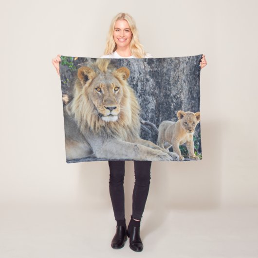 Kutest Baby Animals | Lion Dad & Cub Fleece Deken (In situ)