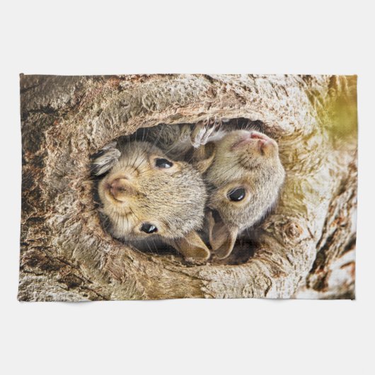 Kutest Baby Animals | Merkwaardige Baby eekhoorns Theedoek (Horizontaal)