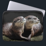Kutest Baby Animals | Otters Holding Hands Laptop Sleeve<br><div class="desc">Dit schattige afbeelding van Getty babybeestjes heeft twee otters die handen vasthouden.</div>