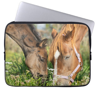 Kutest Baby Animals   Paardenkool Laptop Sleeve