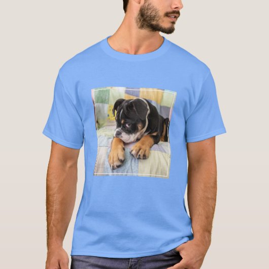 Kutest Baby Animals | Shy Old English Bulldog T-shirt (Voorkant)