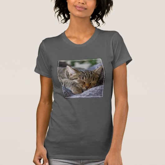 Kutest Baby Animals | Slapen van Tabby Kitten T-shirt (Voorkant)