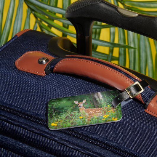 Kutest Baby Animals | White Tailed Deer in Daisies Bagagelabel (Voorkant Insitu 3)