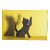 Kutest Baby Animals | Zwart kattenspel Kussensloop (Achterkant)