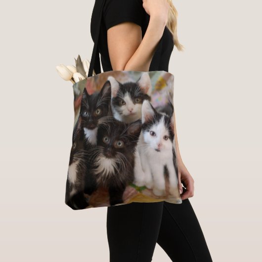 Kutest Baby Animals | Zwarte en witte Kittens Tote Bag (Dichtbij)