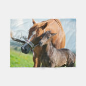 Kutest Baby Animals | Zwarte foal met mam Fleece Deken (Voorkant (Horizontaal))
