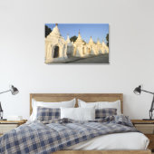 Kuthodaw Pagoda in Mandalay, bekend als de Canvas Afdruk (Insitu (Slaapkamer))
