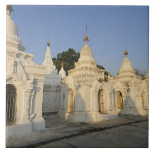 Kuthodaw Pagoda in Mandalay, bekend als de Tegeltje