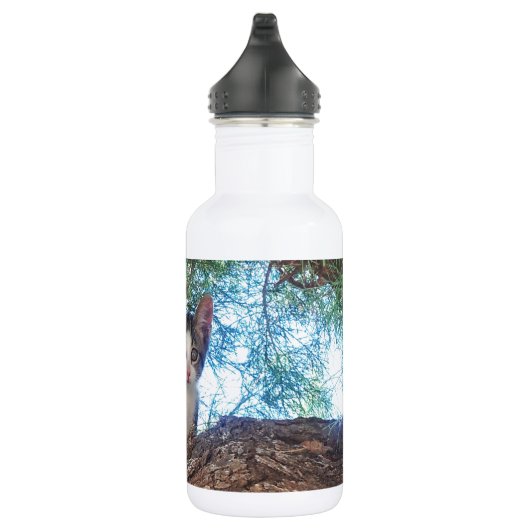 Kutje dat in de bossen speelt waterfles  (Rechts)