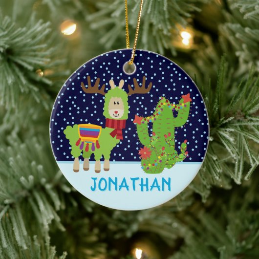 Kutmankerkerstlama met naam keramisch ornament (Boom)