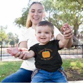 Kutste pompoen in de T-shirt van de pleister