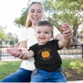Kutste pompoen in de T-shirt van de pleister