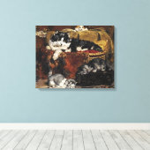 kutzwart en witte kat met Kittens Canvas Afdruk (Insitu (Houten vloer))