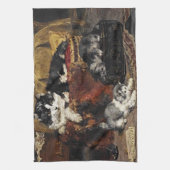 kutzwart en witte kat met Kittens Theedoek (Verticaal)