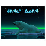 Kuvianak Innovia - Ice Edge Polar Beer Fotobeeldje Magneet<br><div class="desc">Een vreedzaam moment in de lange Arctische nacht. Een Polair Beer rust aan de rand van een open ruimte in het pakijs. De Noordelijke Lichten gloeien op afstand; heldere sterren draaien over de kop. De tekst van de Inuktitut, "Kuvianak Innovia" (ᑯ ᓇ ᒃ ᐃ - kerstfeest - lettergretig alfabet aangenomen...</div>