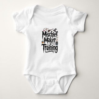 Kwaadaardige maker in opleiding pasgeboren baby to romper