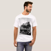 Kwajalein Atoll.  Pfc. N.E. Draaibanken naast T-shirt (Voorkant volledig)