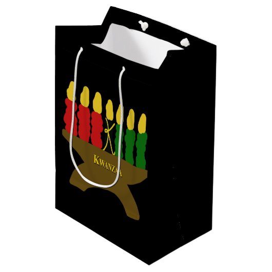 Kwanzaa Art Design Yellow Text Medium Cadeauzakje (Voorkant Gekanteld)