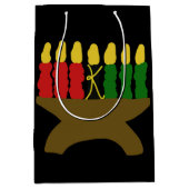 Kwanzaa Candle Design Medium Cadeauzakje (Voorkant)