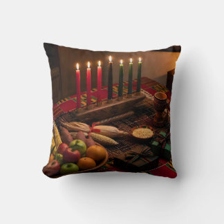 Kwanzaa-tafel met Kinara Kussen