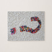 Kwestie van pillen op witte pil achtergrond legpuzzel (Horizontaal)