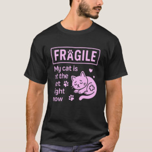 Kwetsbaar Mijn Kat is Nu bij de Dierenarts Kat Moe T-shirt