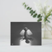 Kwetsbaarheid en breekbaarheid symbolic in Engel. Briefkaart (Staand voorkant)