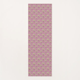Kwetsbare clusters van zwarte bloemen yogamat