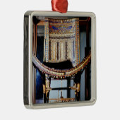 Kwetsbare stoel, van de graftombe van metalen ornament (Rechts)