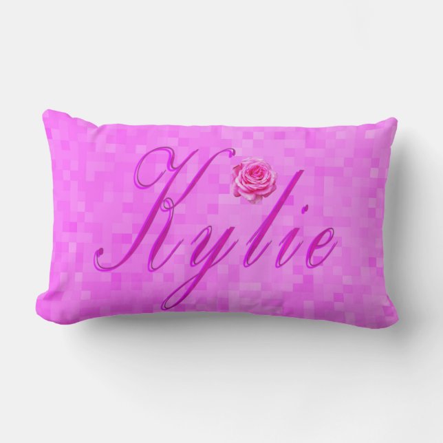 Kylie Name Logo op Roze Kussen (Voorkant)
