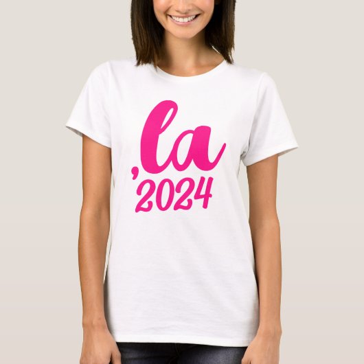 ,la Kamala comma spreek 2024 heet roze tekst uit T-shirt (Voorkant)