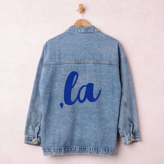 ,la Kamala comma spreek blauwe tekst uit Denim Jacket (Hangar)