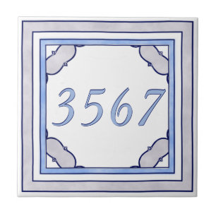Laadnummer en blauw klein huisnummer tegeltje