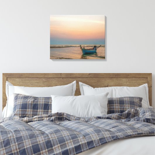 Laag getij boot op het strand bij zonsondergang Ve Canvas Afdruk (Insitu (Slaapkamer))